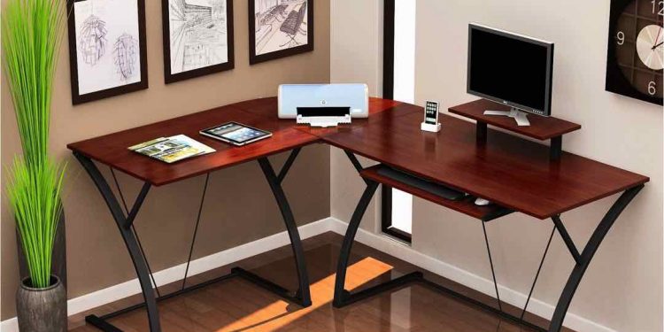 Bàn máy tính chân sắt có nhiều ngăn đựng đồ dùng