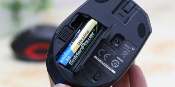 Thay pin chuột không dây