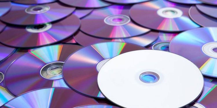 cách cài Win tại nhà bằng đĩa CD/DVD